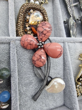 Vzor č. 2 Luxusní brož velká květinka květina korálová