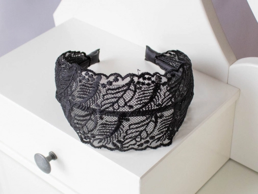 Černá nádherná krajková čelenka