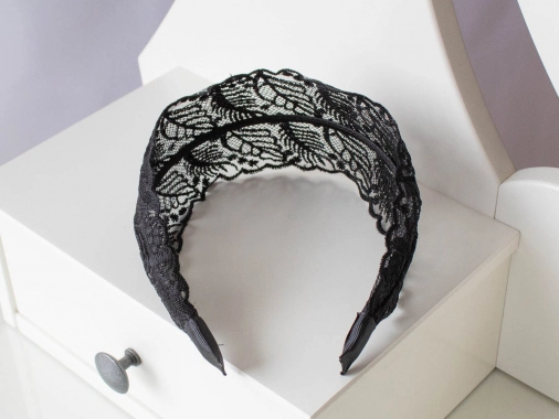 Černá nádherná krajková čelenka