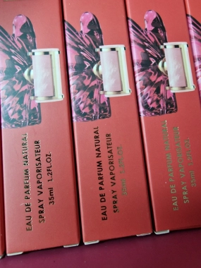 Parfémovaná toaletní voda dámská inspirováno Carolina Herrera La Bomba 35ml