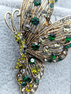 Luxusní brož motýl bohatě zdobený zirkony zelený