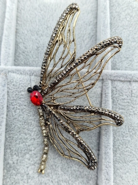 Luxusní brož velká vážka červený kamínek