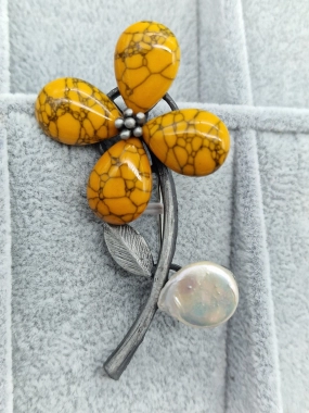 Vzor č. 6 Luxusní brož velká květinka květina hořčice