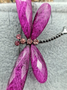 Luxusní brož vážka fialová purple