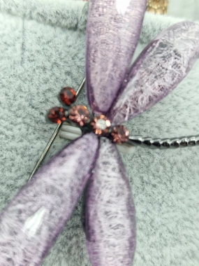 Luxusní brož vážka fialová lila