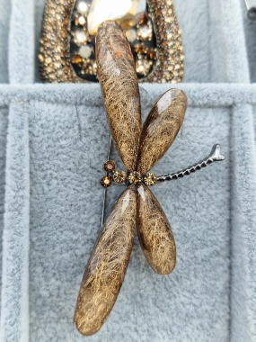 Luxusní brož vážka béžovohnědá