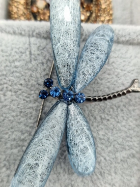 Luxusní brož vážka světle modrá modré zirkony