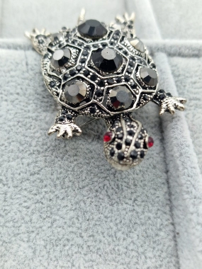 Luxusní brož želva stříbrnočerná zirkony
