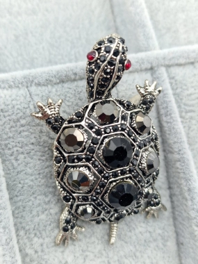 Luxusní brož želva stříbrnočerná zirkony