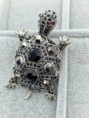 Luxusní brož želva stříbrnočerná zirkony