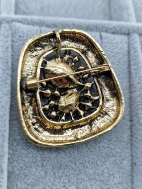 Luxusní brož drahokam bohatě zdobený zirkony