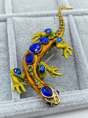 Brož ještěrka zdobená zirkony