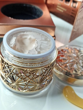 GuShiYuTa Luxury Tightening Cream 50g