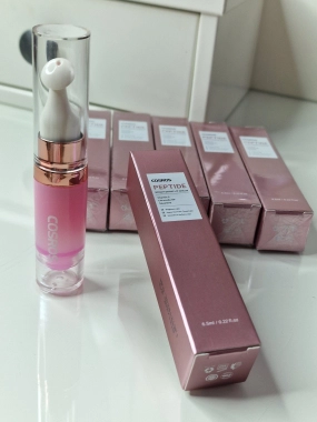 Inovativní sérum na rty COSROS Peptide Brightening Lip Serum