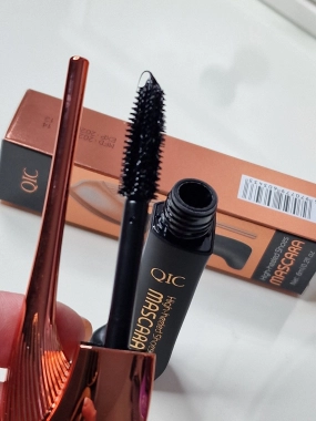 QIC High-heeled Shoes Mascara Black řasenka voděodolná 6ml