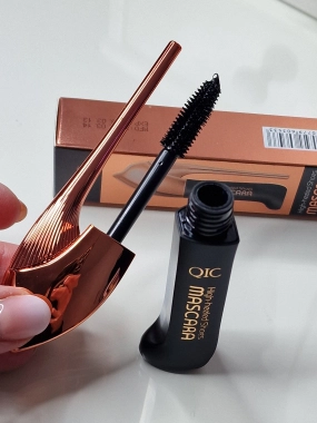 QIC High-heeled Shoes Mascara Black řasenka voděodolná 6ml