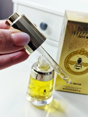 Pleťové sérum GuShiYuTa Luxury Pet Foil Golden Bee Queen Native Fluid 30ml