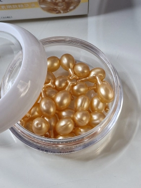 Samanli esenciální olej pro omlazení pleti s fulerenem a placentou 30 kapslí ROZBALENO