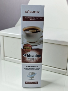 Kormesic Deep Cleans Smoke Stains and Whitens Teeth je bělící zubní pasta pro milovníky kávy