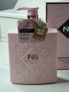 Parfémované tělové mléko inspirováno vůní Chanel N°5 300ml