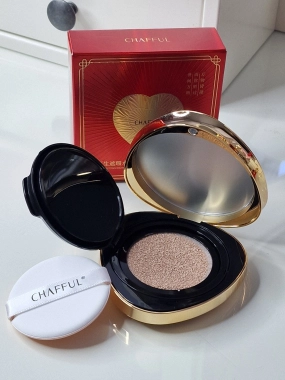 CHAFFUL tónovací krém make-up typu cushion motiv červené srdce