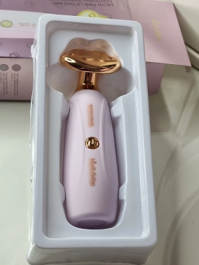 Vibrační Meow Paw liftingový masážní přístroj na obličej a krk /na baterie/