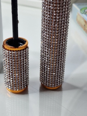 Luxusní voděodolná řasenka Curl Fix 400 % černá