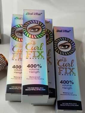 Luxusní voděodolná řasenka Curl Fix 400 % černá