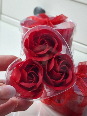 Mýdlové růže do vany – srdíčko (3 ks) červené