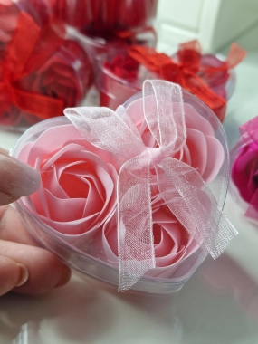 Mýdlové růže do vany – srdíčko (3 ks) růžové