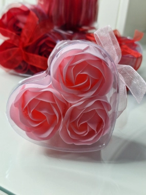 Mýdlové růže do vany – srdíčko (3 ks) růžové