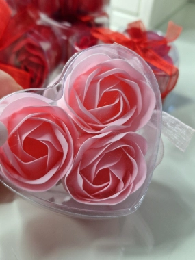 Mýdlové růže do vany – srdíčko (3 ks) růžové