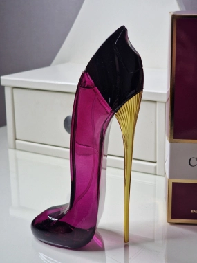 Parfémovaná voda Cool Girl Bordó inspirována Carolina Herrera 85ml