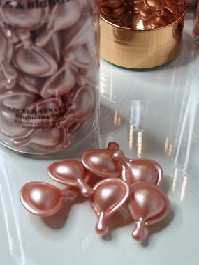 KÖRMESIC rozjasňující kapsle pro omlazení pleti 90 ks