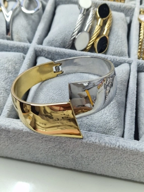 Luxusní náramek na ruku z chirurgické oceli Ema