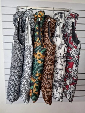 Prošívaná dámská vesta s kapucí New Collection bílá aplikace