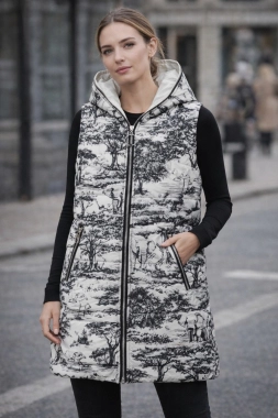 Prošívaná dámská vesta s kapucí New Collection bílá aplikace