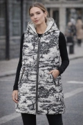 Prošívaná dámská vesta s kapucí New Collection bílá aplikace