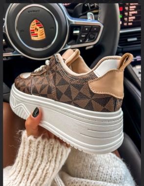 39 Dámské stylové moderní botasky hnědé se vzorem