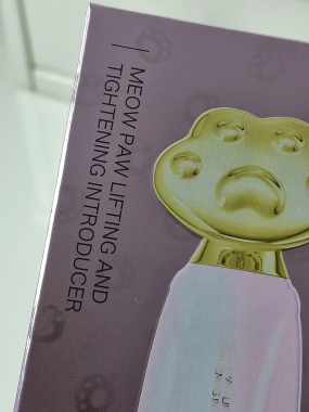 Vibrační Meow Paw liftingový masážní přístroj na obličej a krk /na baterie/