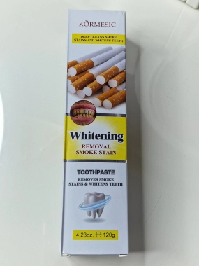 Kormesic Deep Cleans Smoke Stains and Whitens Teeth je bělící zubní pasta pro kuřáky