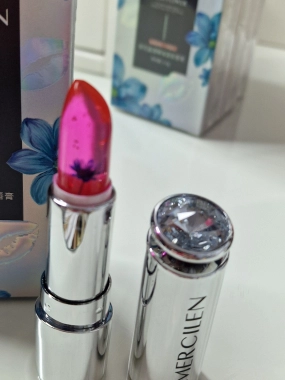 MERCILEN Fresh Flower – hydratační květinová rtěnka