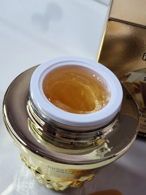 GUSHIYUTA Zlatý diamantový kompaktní liftingový mikrogravírovací krém 50 g