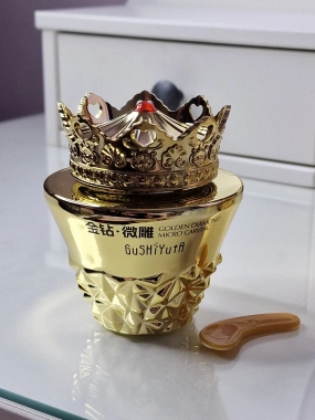 GUSHIYUTA Zlatý diamantový kompaktní liftingový mikrogravírovací krém 50 g