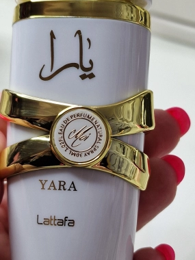 Kathy Kelly YARA – parfém & lesk na rty (dárková sada) Moi