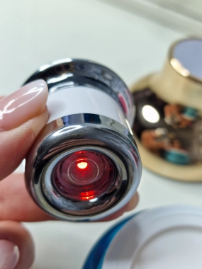 Luxusní oční krém MmeiR s kaviárem a vibračním masážním aplikátorem 50 g