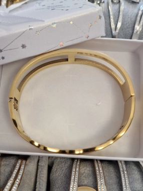 N49 Nádherný dámský náramek zlatý zdobený ornamenty