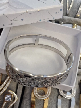 N48 Nádherný dámský náramek stříbrný zdobený ornamenty