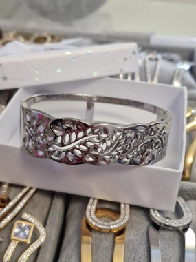 N48 Nádherný dámský náramek stříbrný zdobený ornamenty