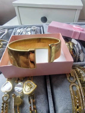 N2 Nádherný dámský náramek oversize zlatá barva